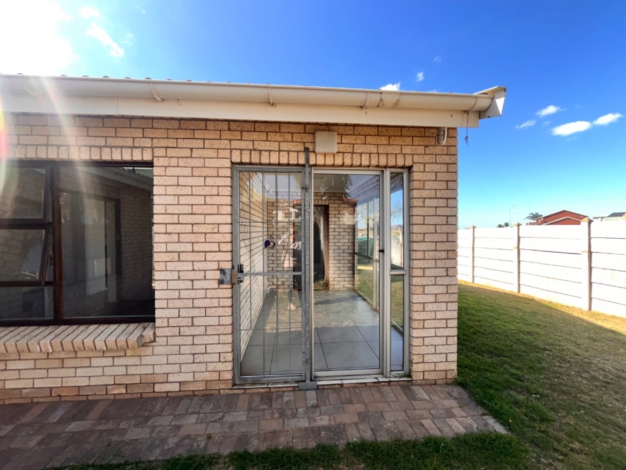 2 Bedroom Property for Sale in Wavecrest Eastern Cape